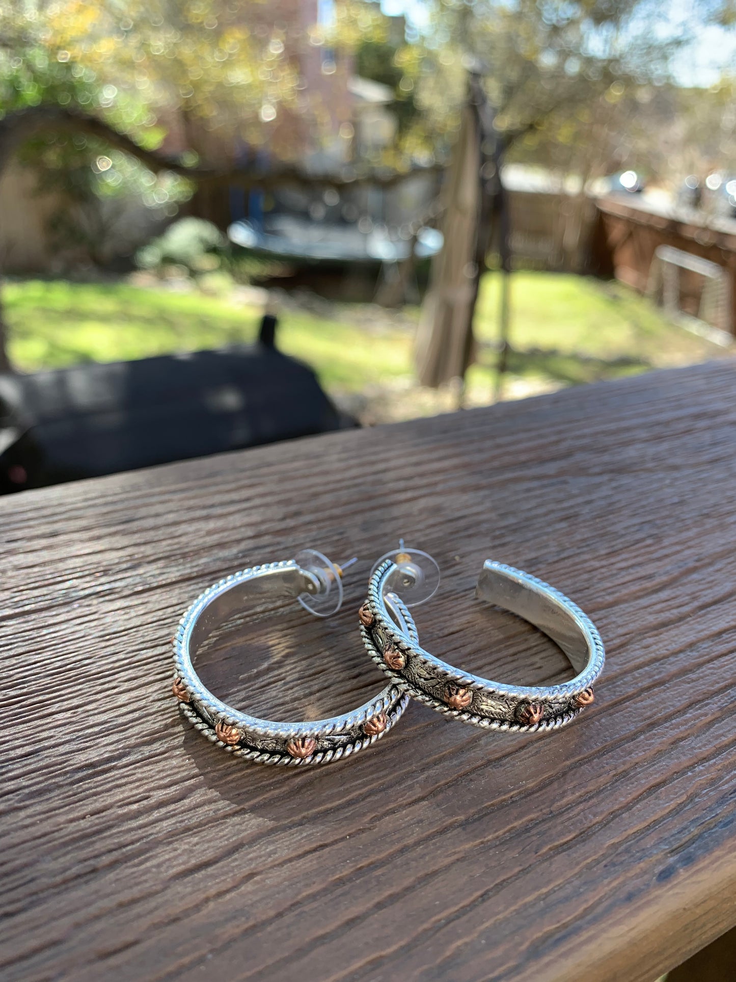 Earrings hoop shiny silver w/copper accent