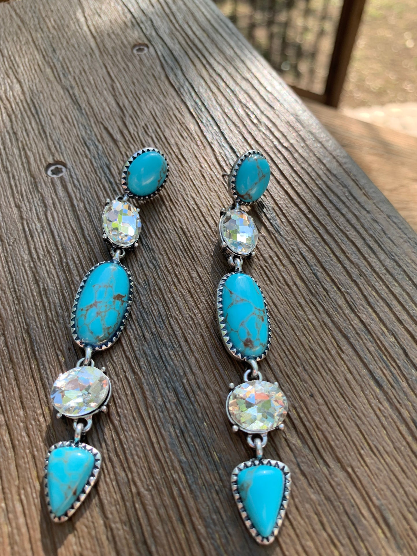 TURQUOISE STONE WITH RHINESTONE DANGLE EARRING
