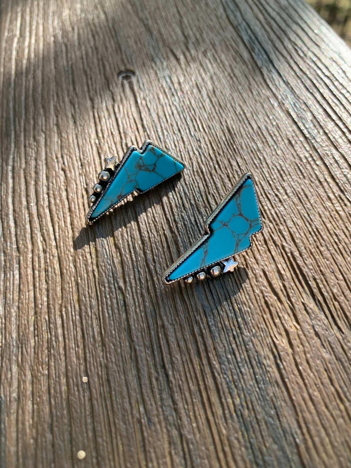 WESTERN LIGHTENING BOLT TURQUOISE STONE EARRING